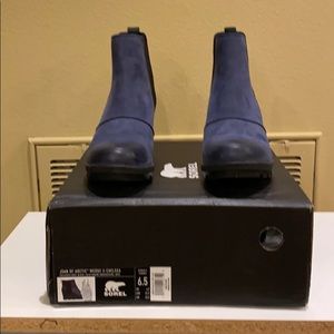 Sorel Blue and black weatherproof slip on bootie
